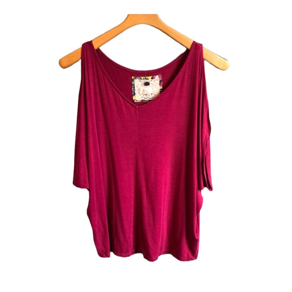 Cupio Burgundy Short Sleeve Cut Out V-Neck Dolman Shirt Small